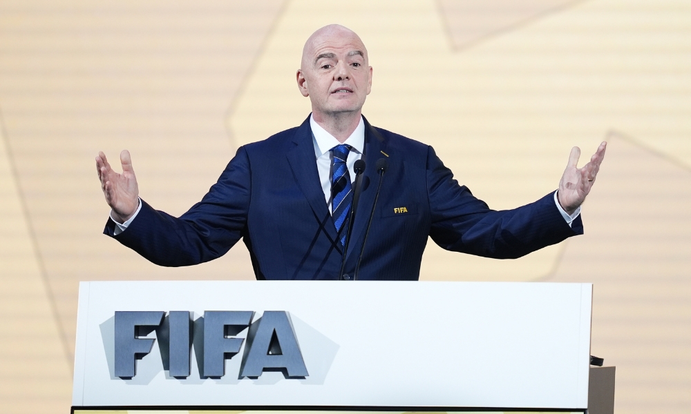 被球迷们长 被球迷们长